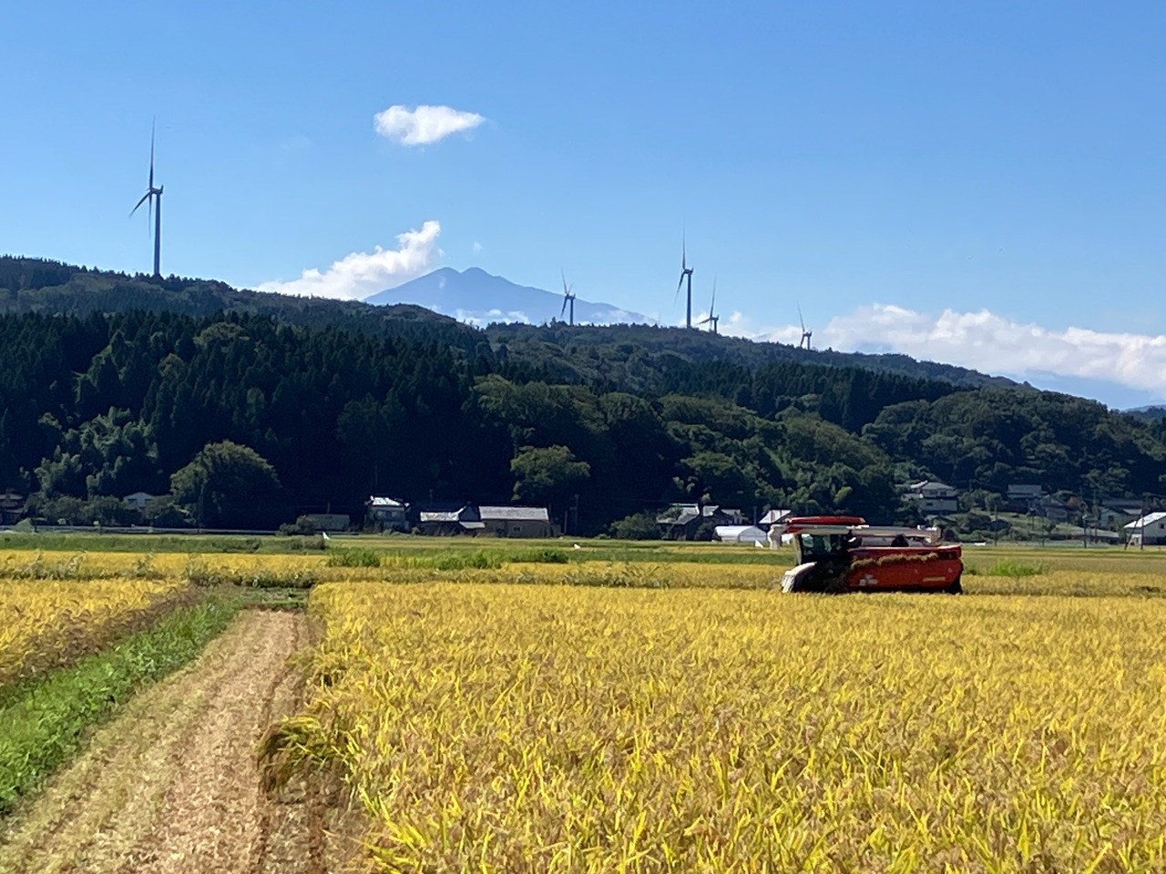 由利本荘市で秋田県農業機械化ショー　農業の未来示す　経営に役立つ資機材ズラリ　10月31日—11月4日